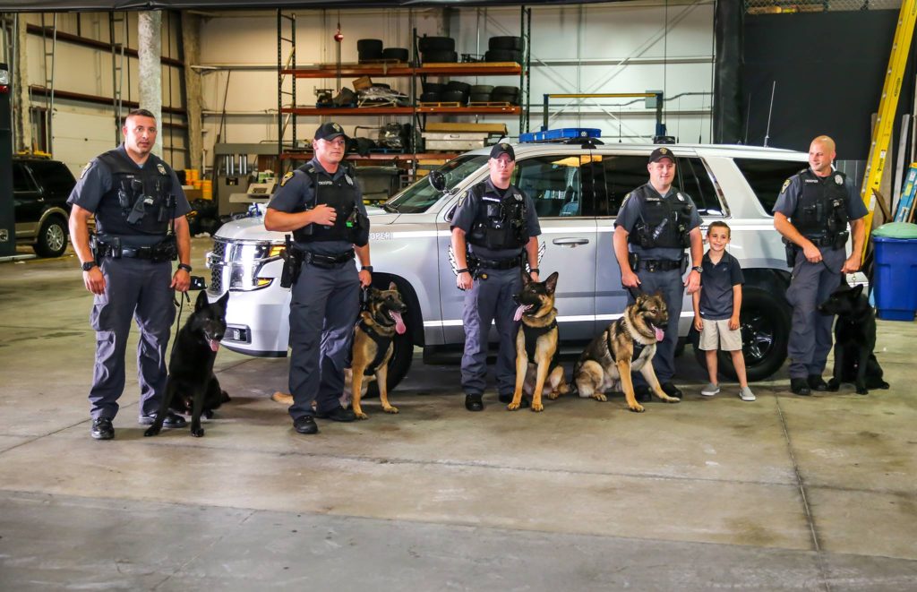 布雷迪（Brady Snakovsky）今年9歲，他已經為幫助警犬而展開了積極的行動。 取自Brady’s K9 Fund